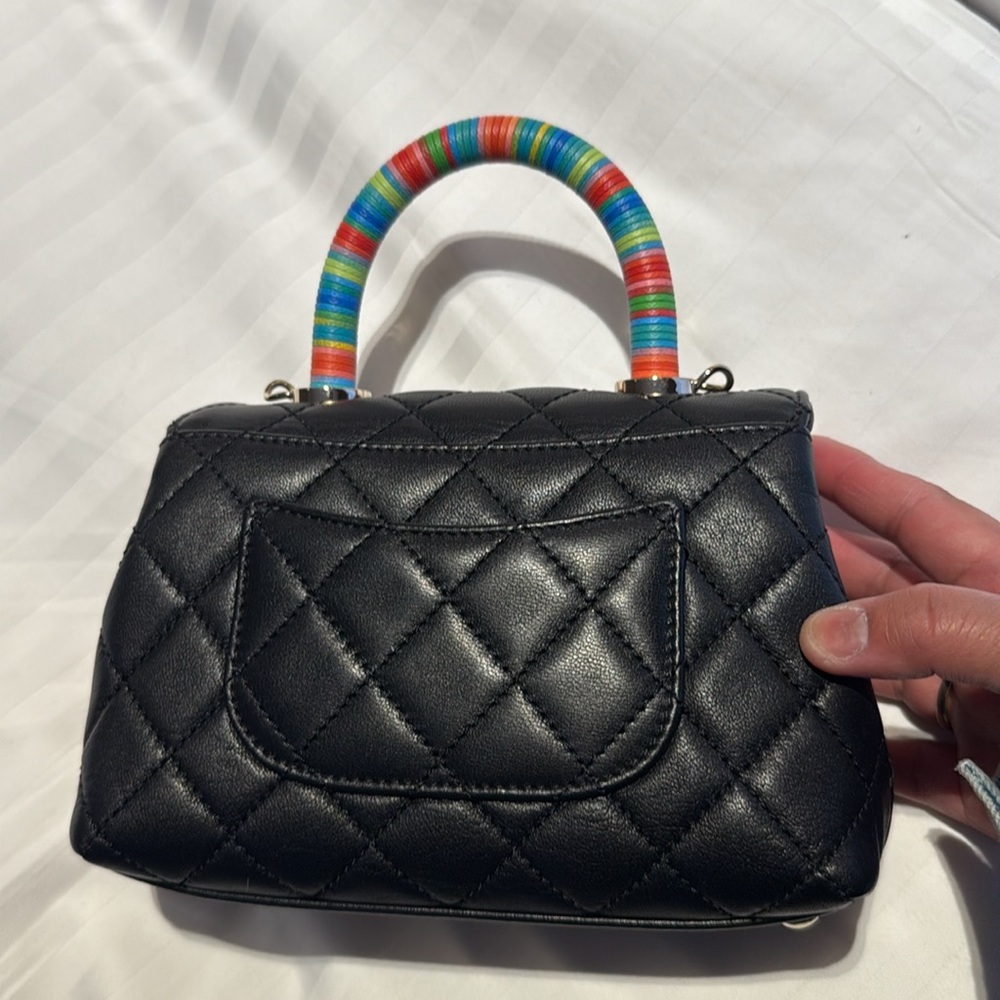Chanel Black Quilted Handbag - Picture 5 of 11